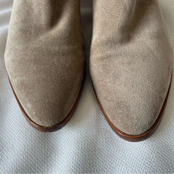 Sigerson Morrison Suede Chelsea Belle Bootie
Chunky Heel Size 7.5 - Picture 4 of 8